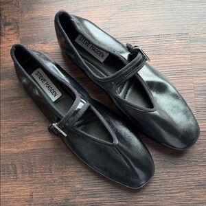 NEVER WORN Steve Madden V-Neck Mary Jane Ballet Flats - Black (Size 7)